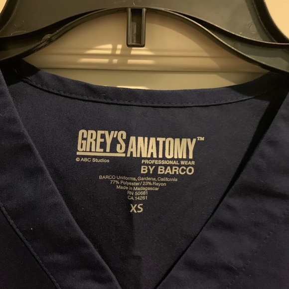 Navy scrub top - Picture 4 of 4